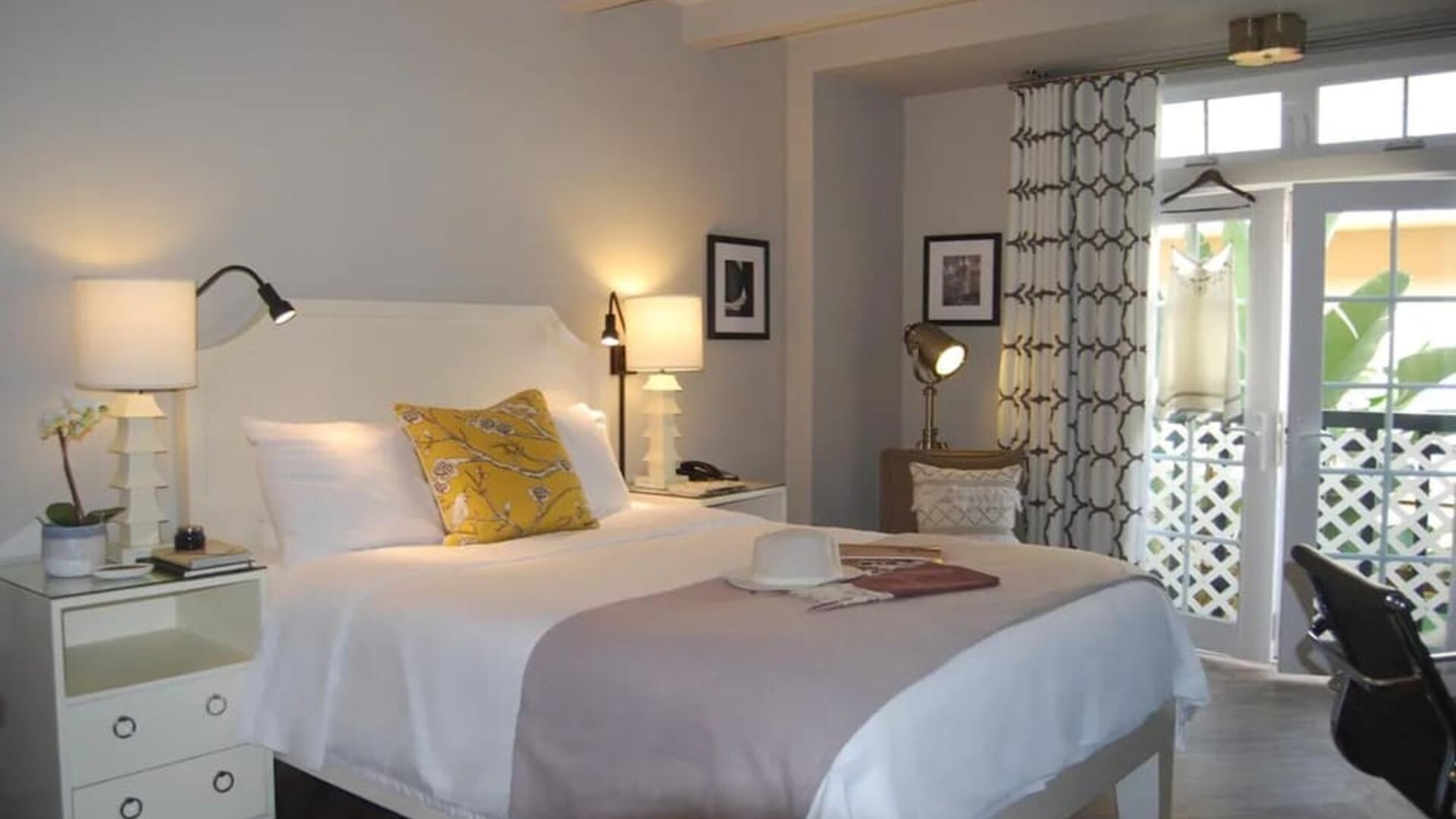 Day use room at Hollywood Hotel.