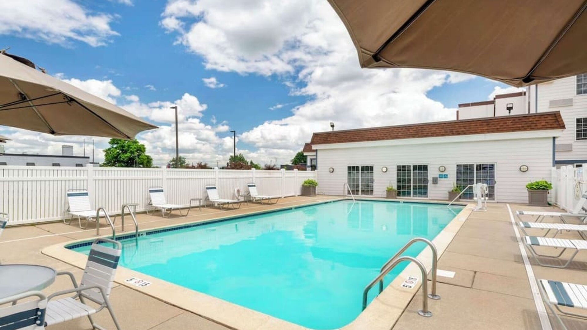 Refreshing outdoor pool at Best Western Hartford Hotel & Suites.