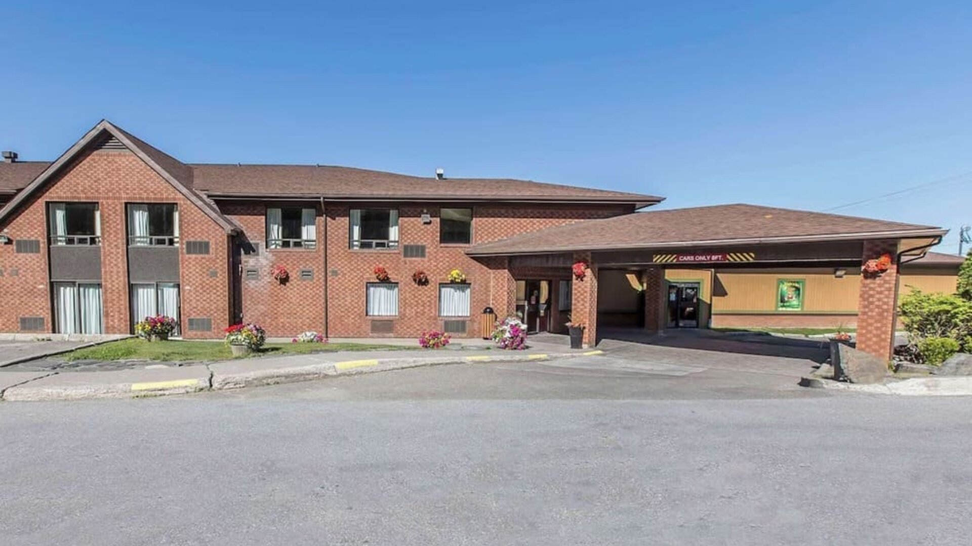 Hotel entrance at Comfort Inn Corner Brook.