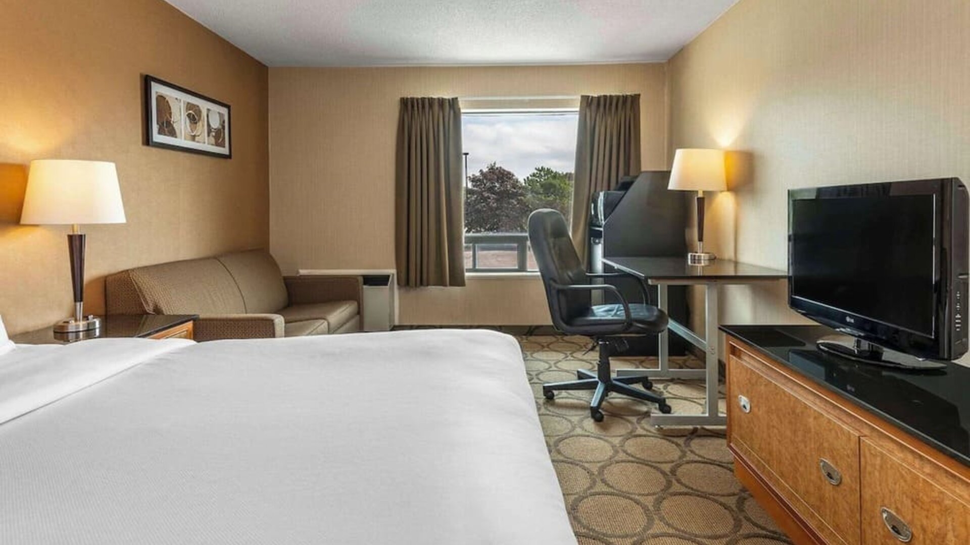 Day use room with TV, sofa, work desk and private bathroom at Comfort Inn Yarmouth.