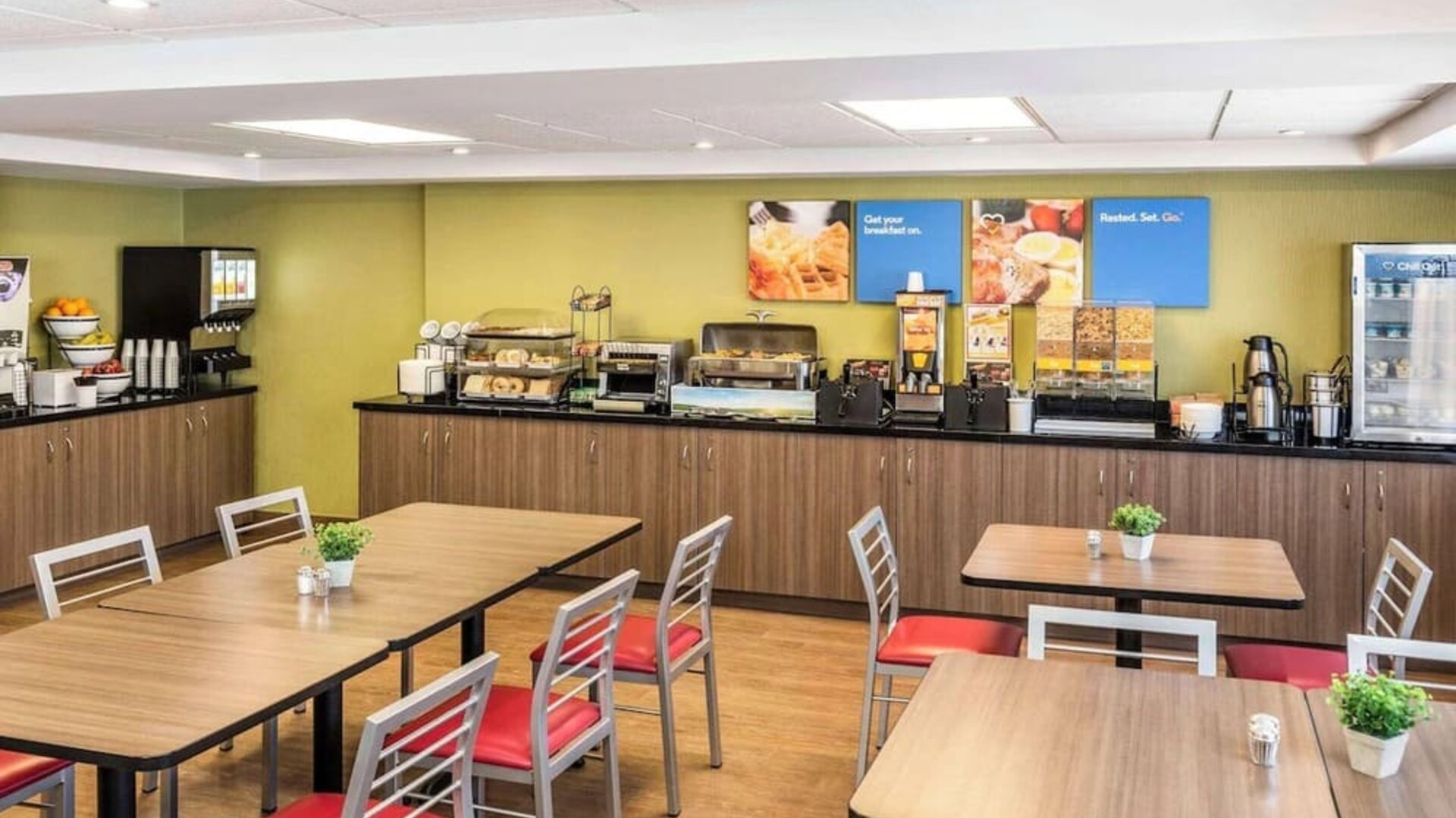 Dining area at Comfort Inn Yarmouth.