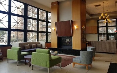 Lobby and coworking lounge at Holiday Inn Express Rolling Meadows-Schaumburg.
