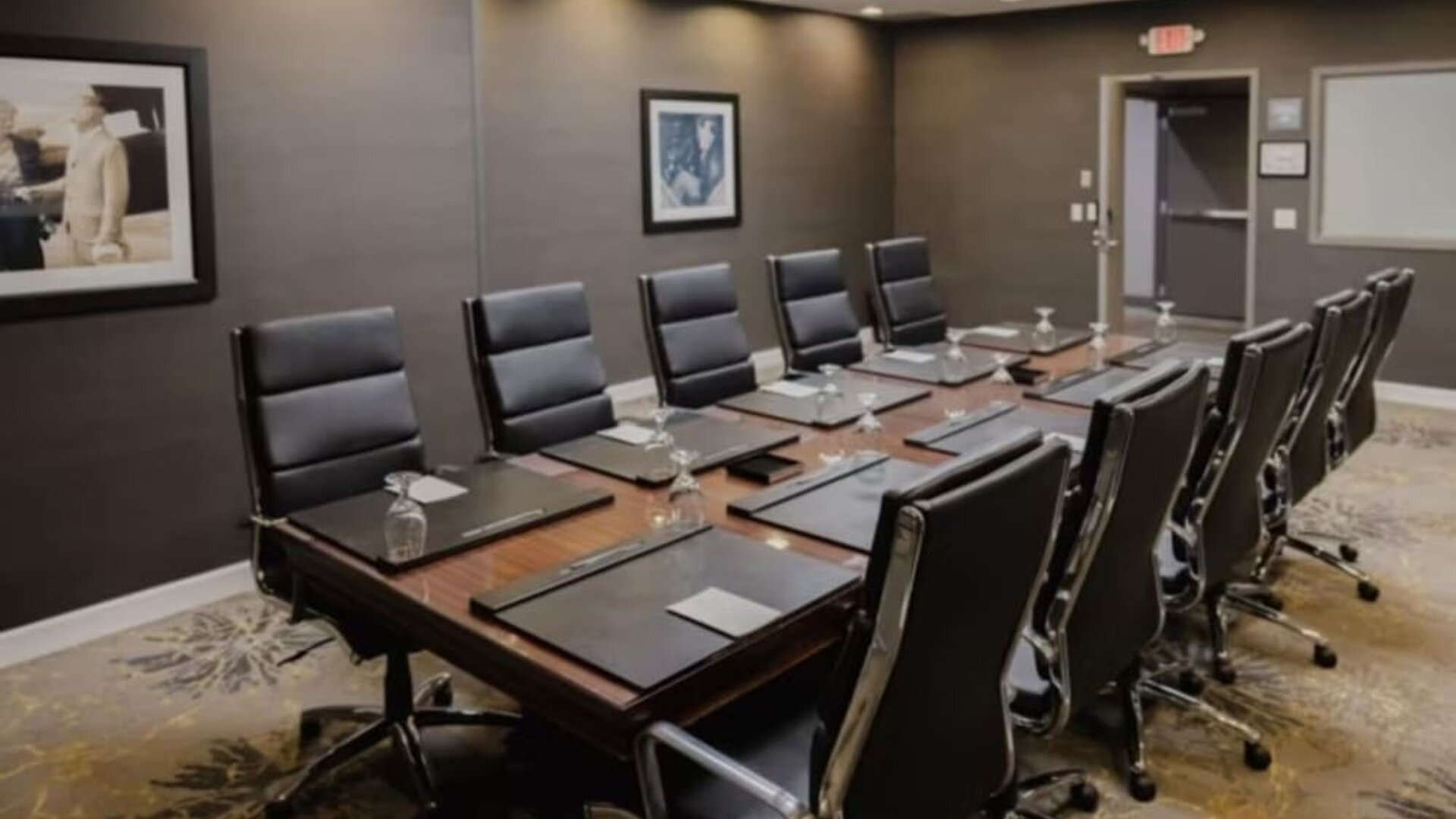 Meeting room at Crowne Plaza Aire MSP Airport - Mall Of America.