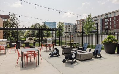 Grill area at Crowne Plaza Aire MSP Airport - Mall Of America.