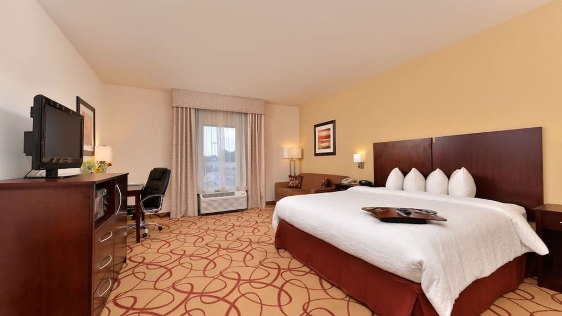 Spacious day use room at Hampton Inn Deer Park.