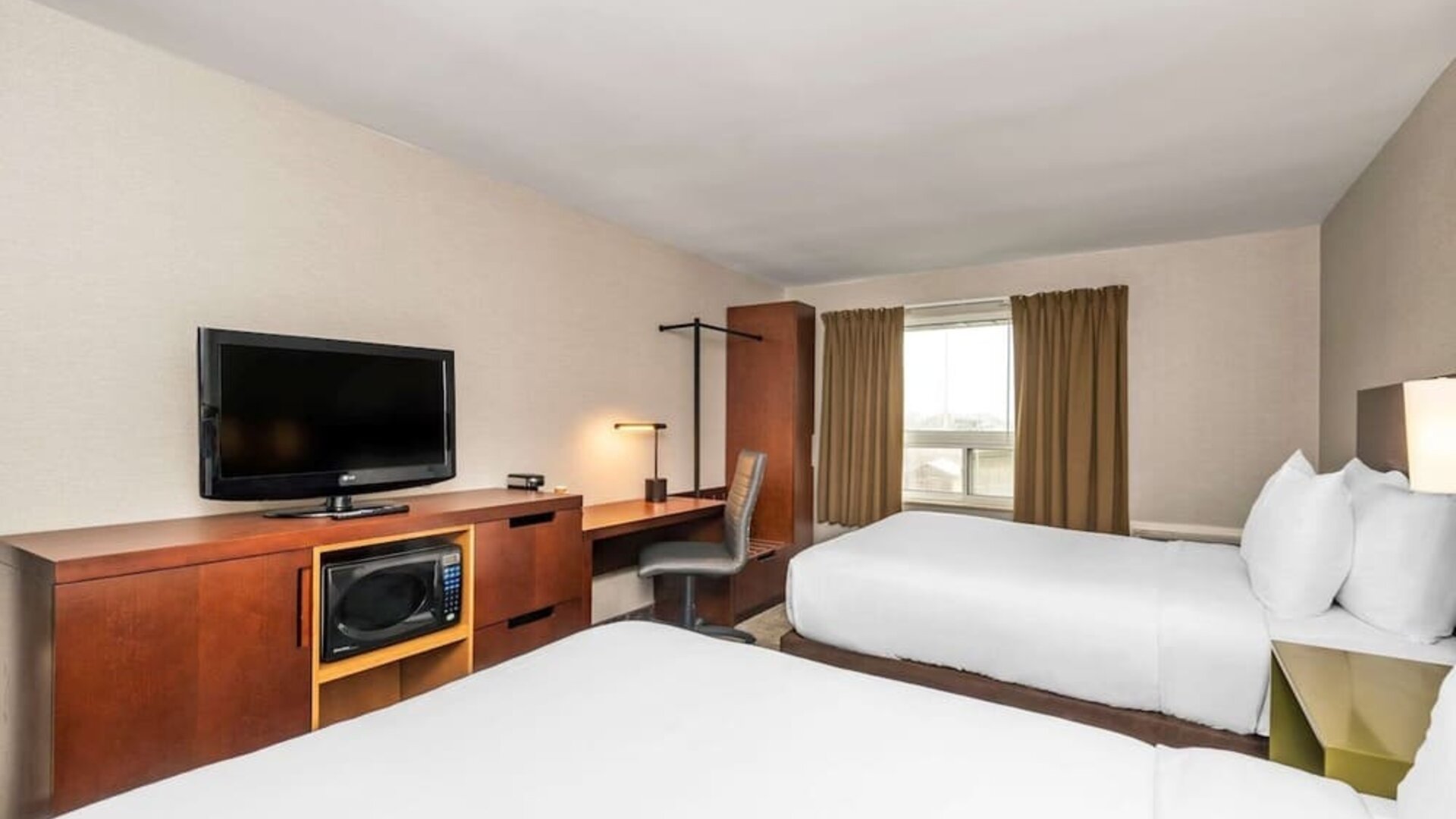 Day use twin room at Comfort Inn Ottawa East.
