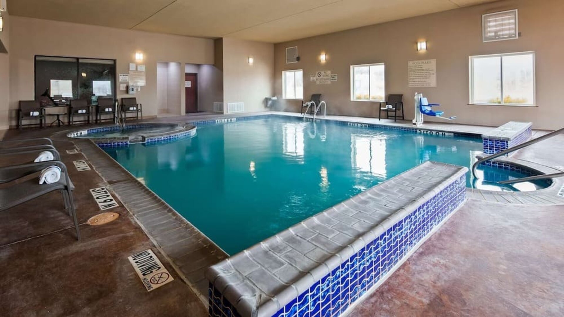 Refreshing indoor pool and spa tub at Best Western Granbury Inn & Suites.
