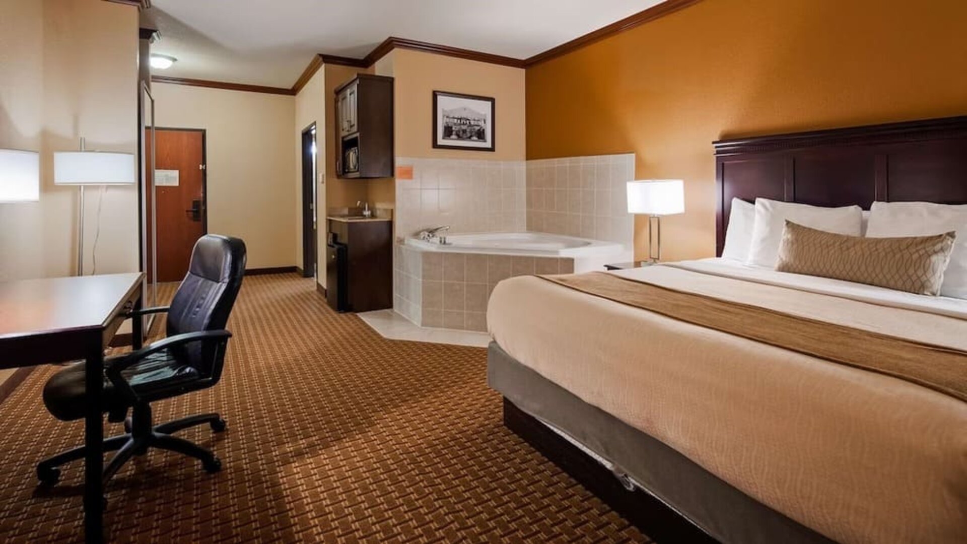 Day use room with bath tub and work desk at Best Western Granbury Inn & Suites.