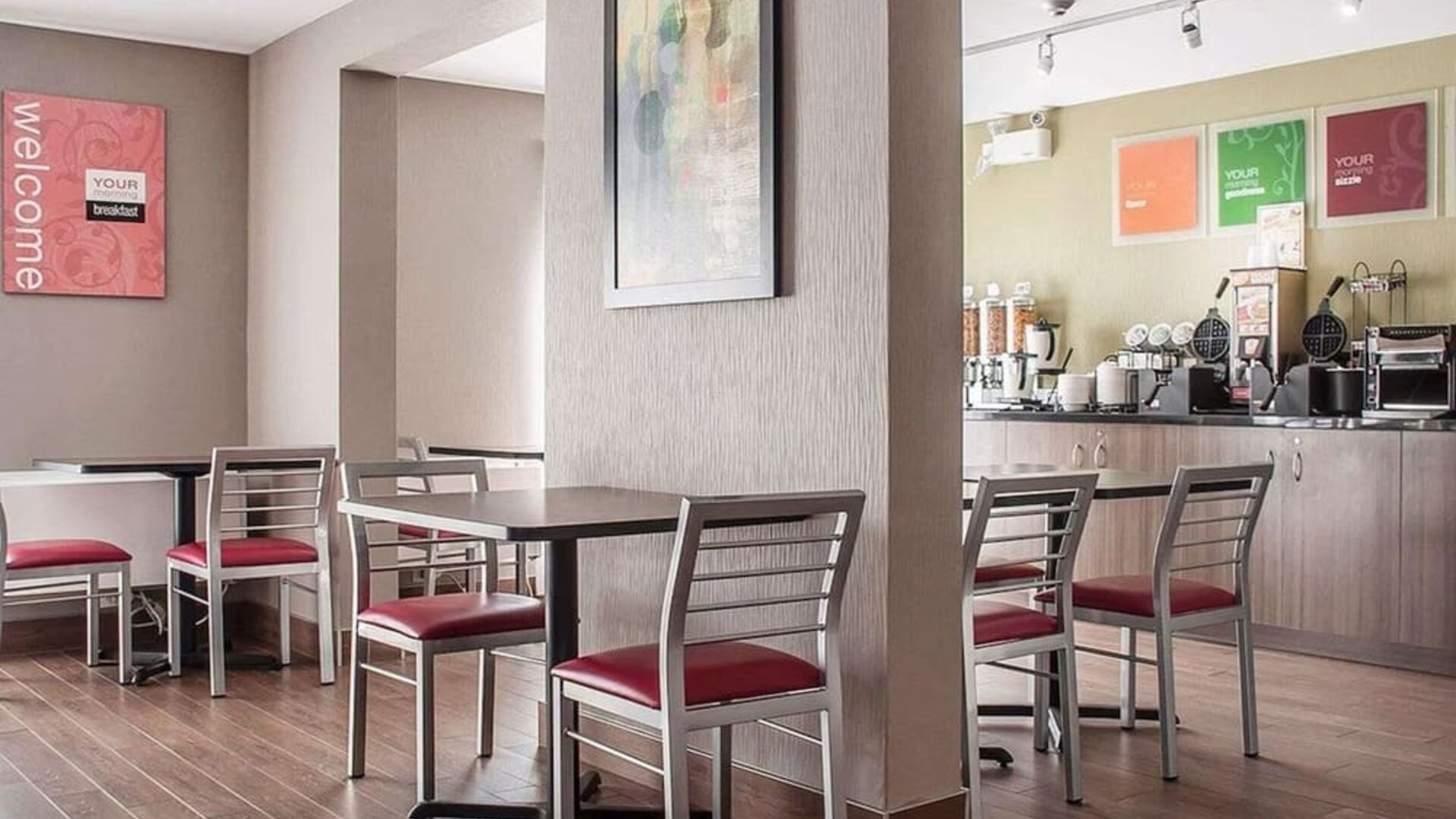 Dining area at Comfort Inn Orillia.