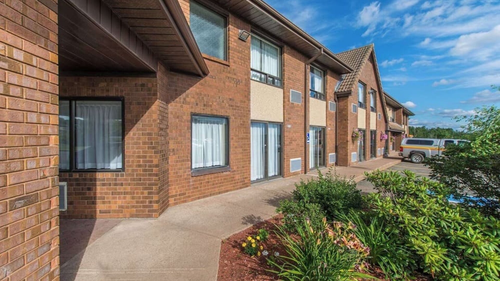 Hotel entrance at Comfort Inn New Glasgow.