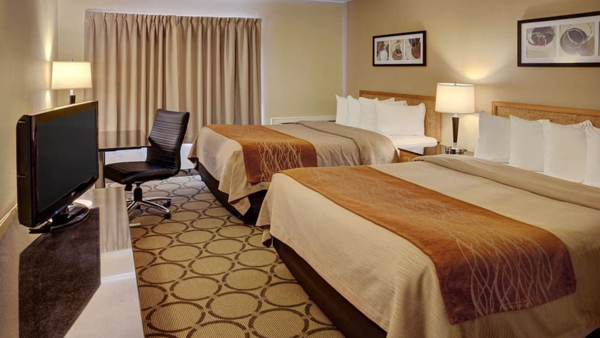 Day use twin room with work desk and private bathroom at Comfort Inn New Glasgow.