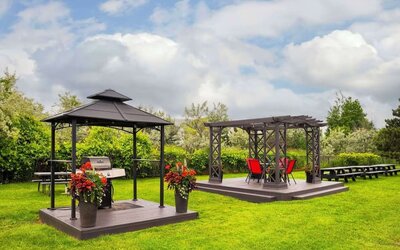 Outdoor lounge area at Comfort Inn Newmarket.