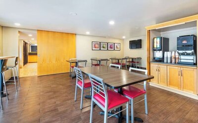 Dining area at Comfort Inn Kingston HWY 401.