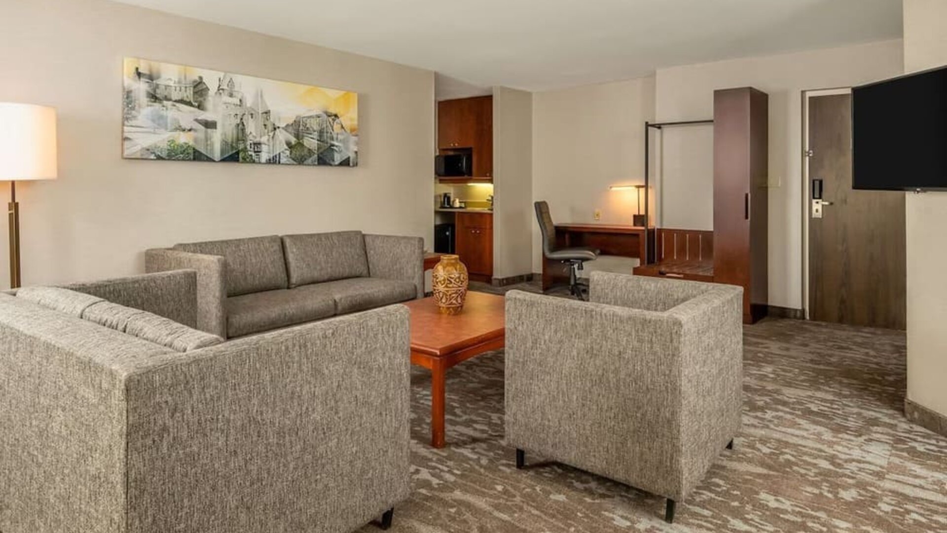 Lounge seating at Comfort Inn Ottawa West.