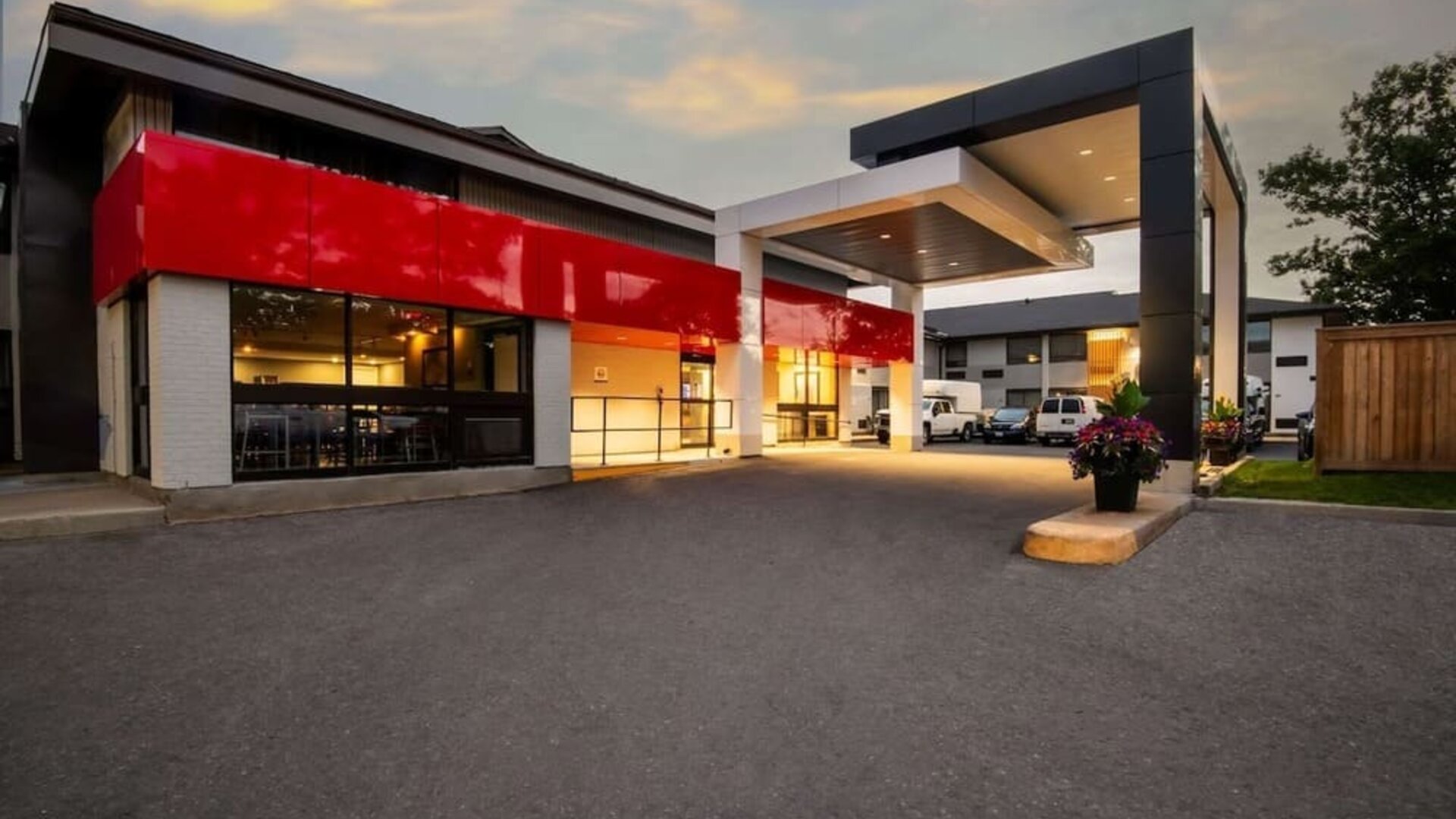 Hotel entrance and parking area at Comfort Inn Ottawa West.