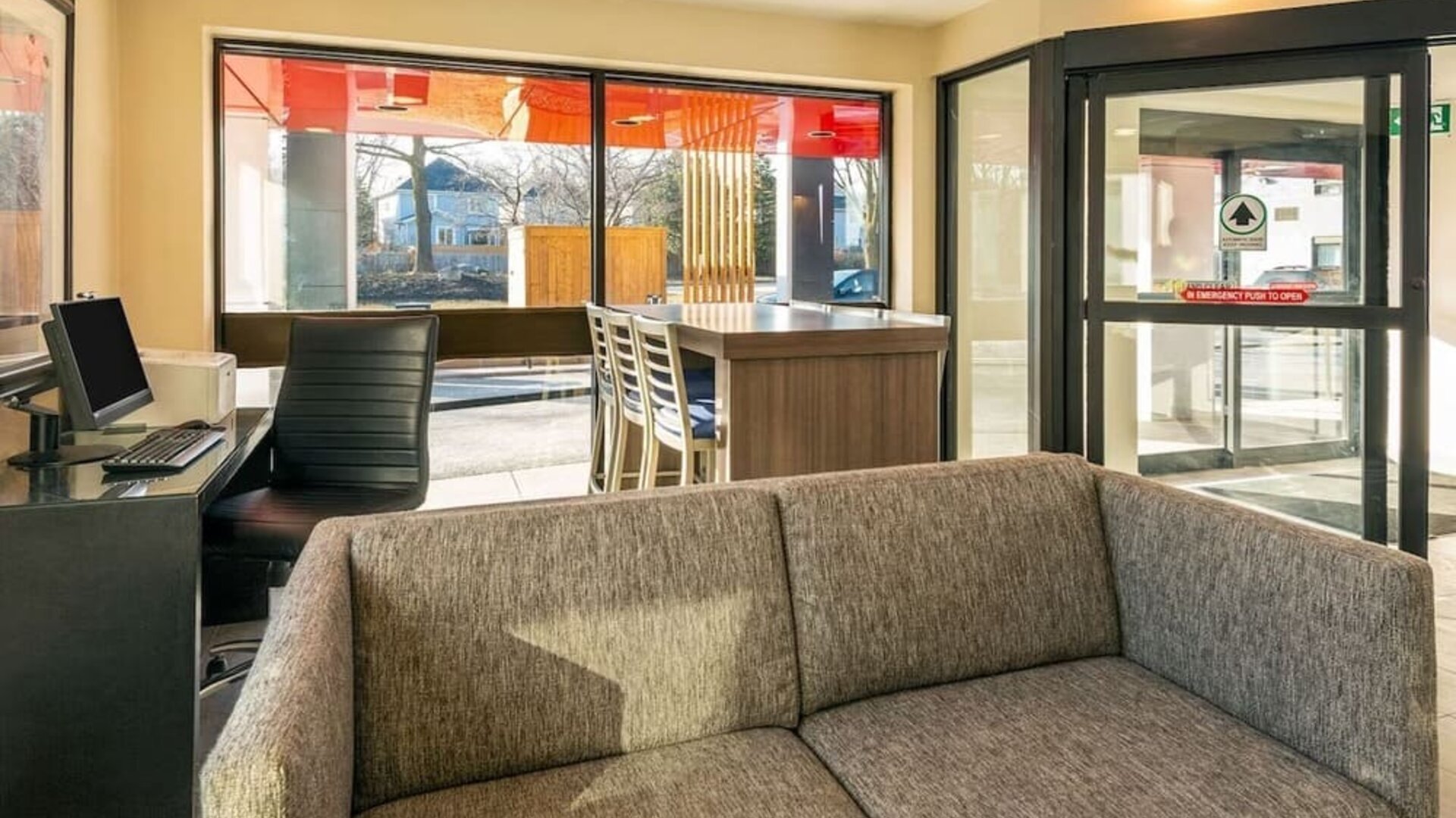 Lobby lounge with workspace at Comfort Inn Ottawa West.