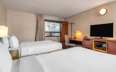 Day use twin room at Comfort Inn Ottawa West.