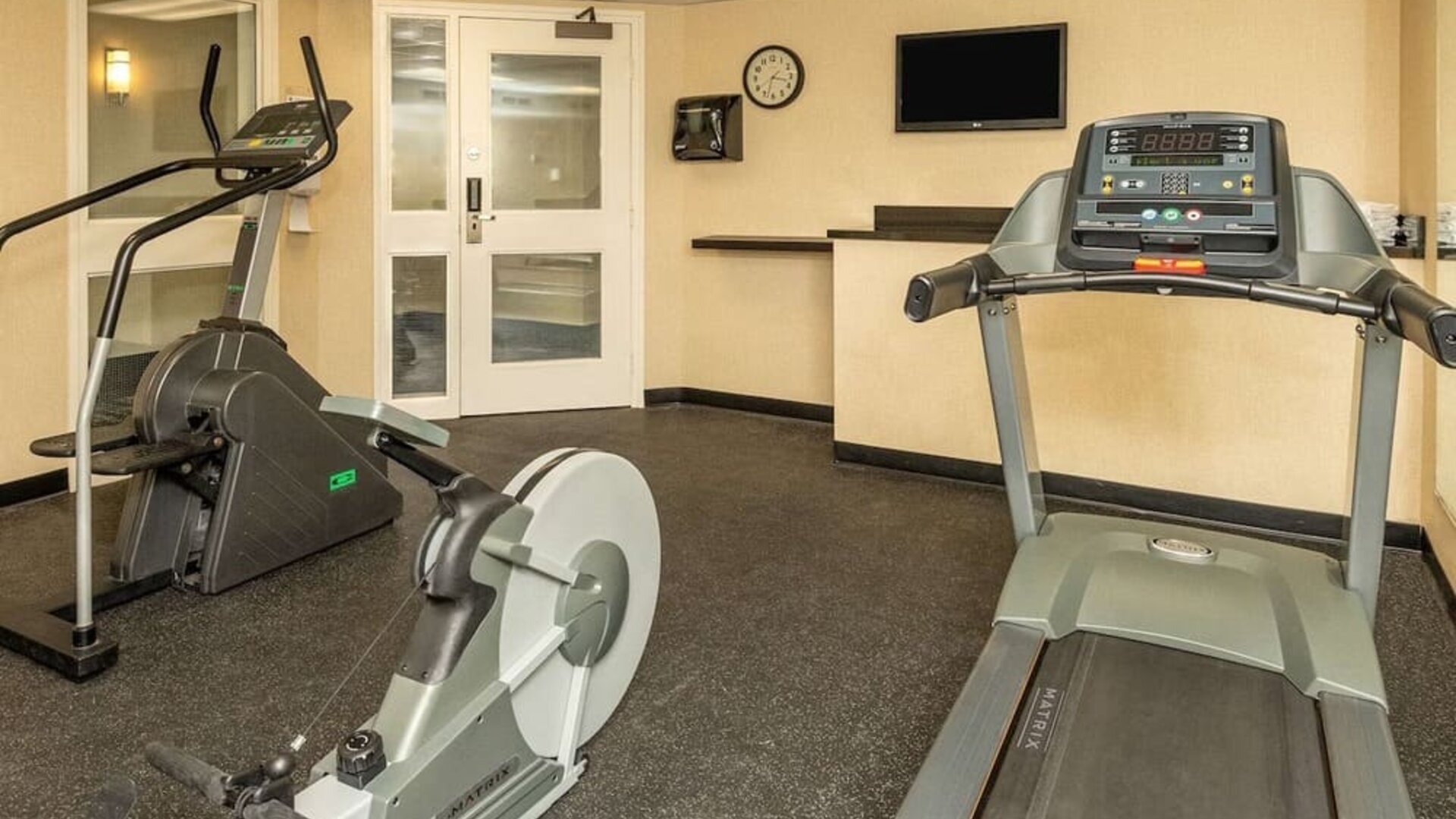 Well equipped fitness center at Comfort Inn Ottawa West.
