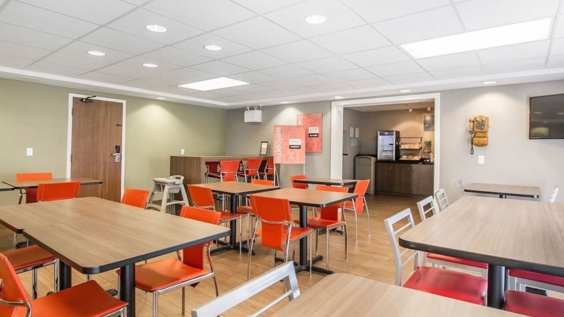 Dining area with comfortable seating at Comfort Inn Edmundston.