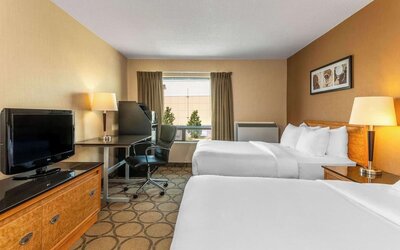 Bright day use twin room at Comfort Inn Edmundston.