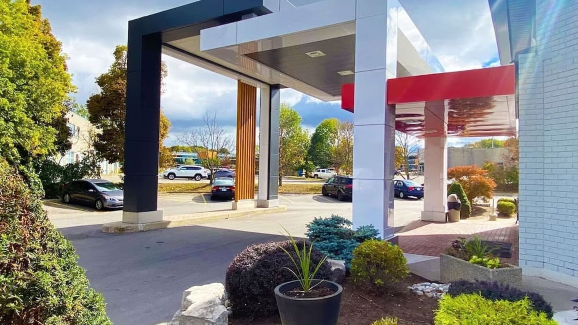 Hotel entrance and parking area at Comfort Inn Dryden.