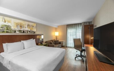 Day use room with work desk and private bathroom at Comfort Inn Dryden.