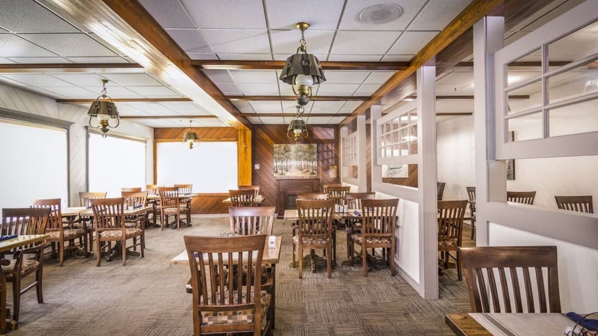 Restaurant area with comfortable seating, perfect for co-working at Mount Peyton Resort & Conference Center.