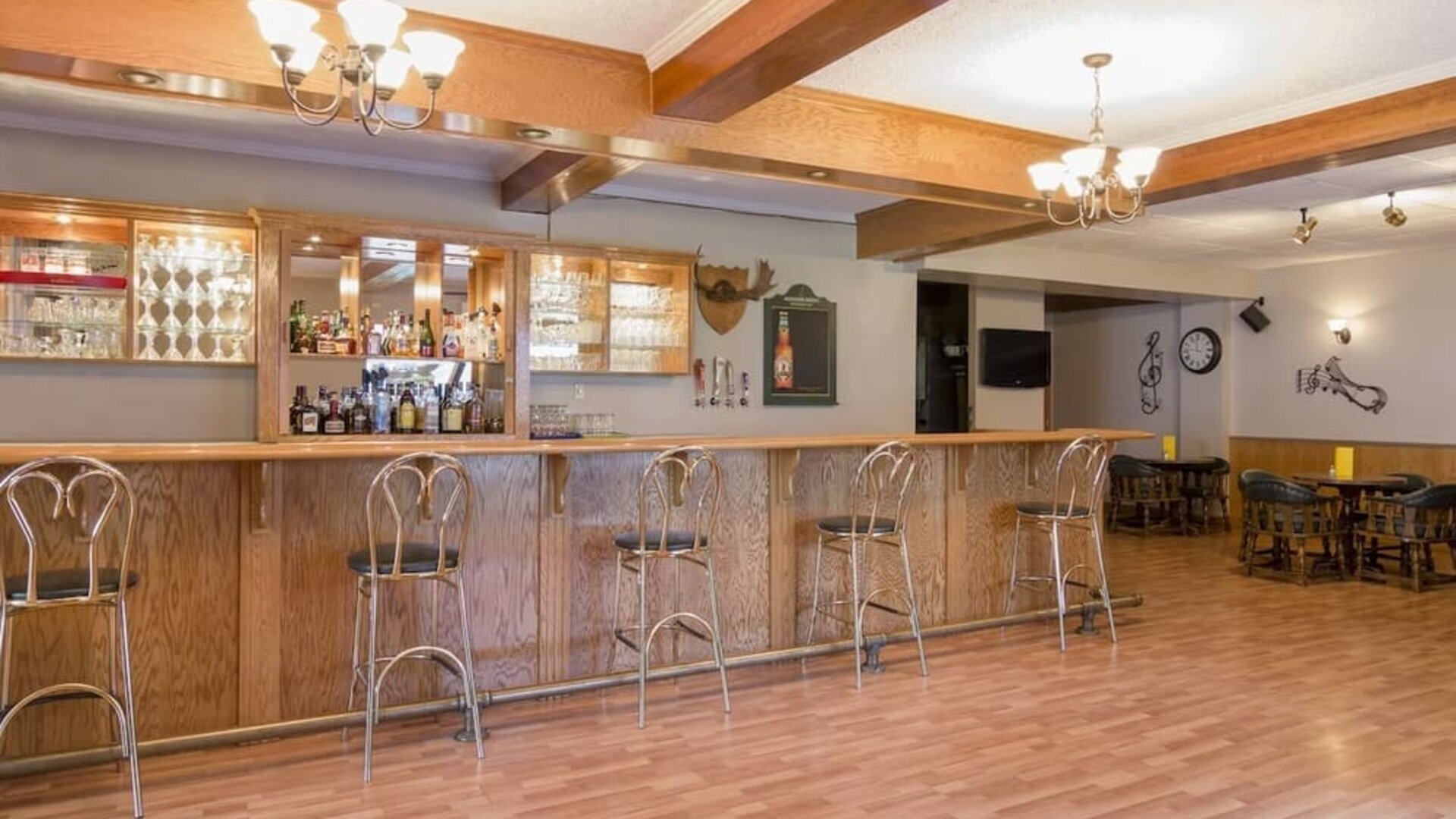 Hotel bar at Mount Peyton Resort & Conference Center.