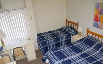 Day use twin room with work desk at Alexandra Hotel.