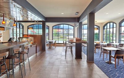 Dining area with comfortable seating, perfect for co-working at Courtyard By Marriott Waterloo St. Jacobs.