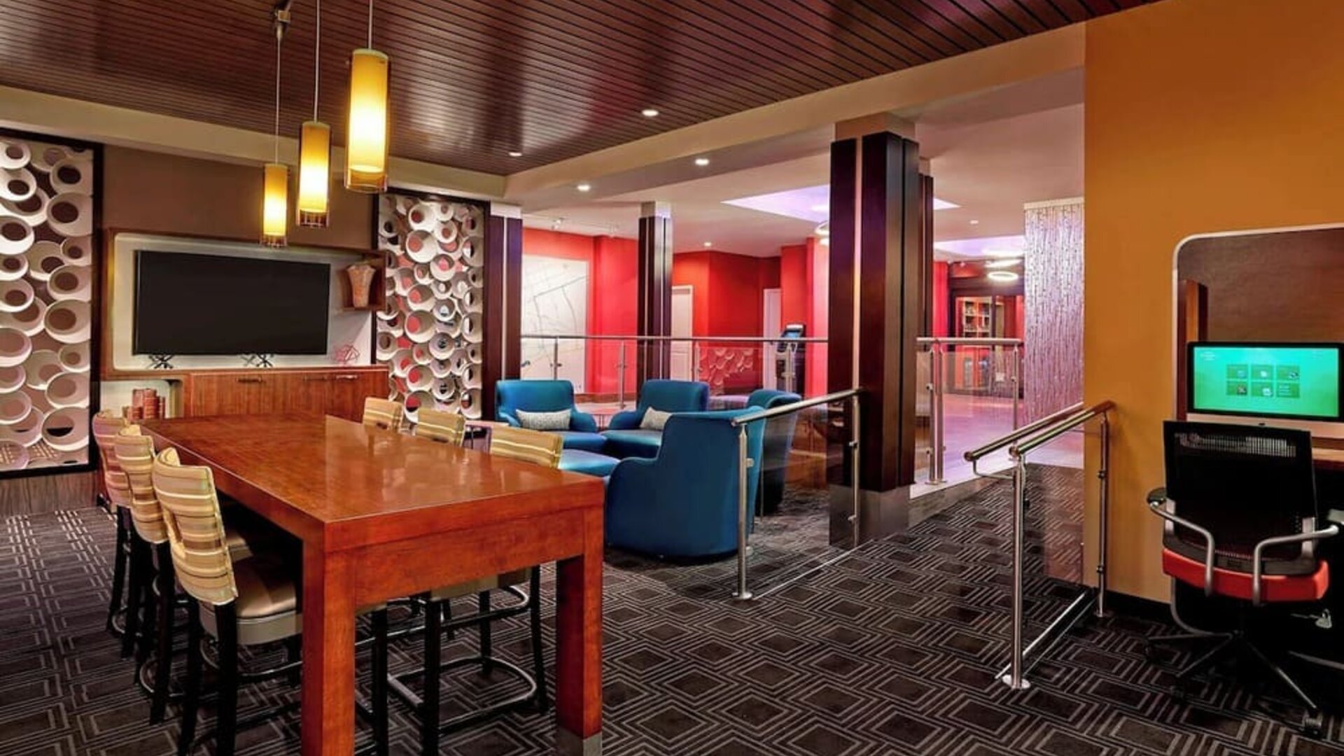 Lounge area perfect for co-working at TownePlace Suites By Marriott London.