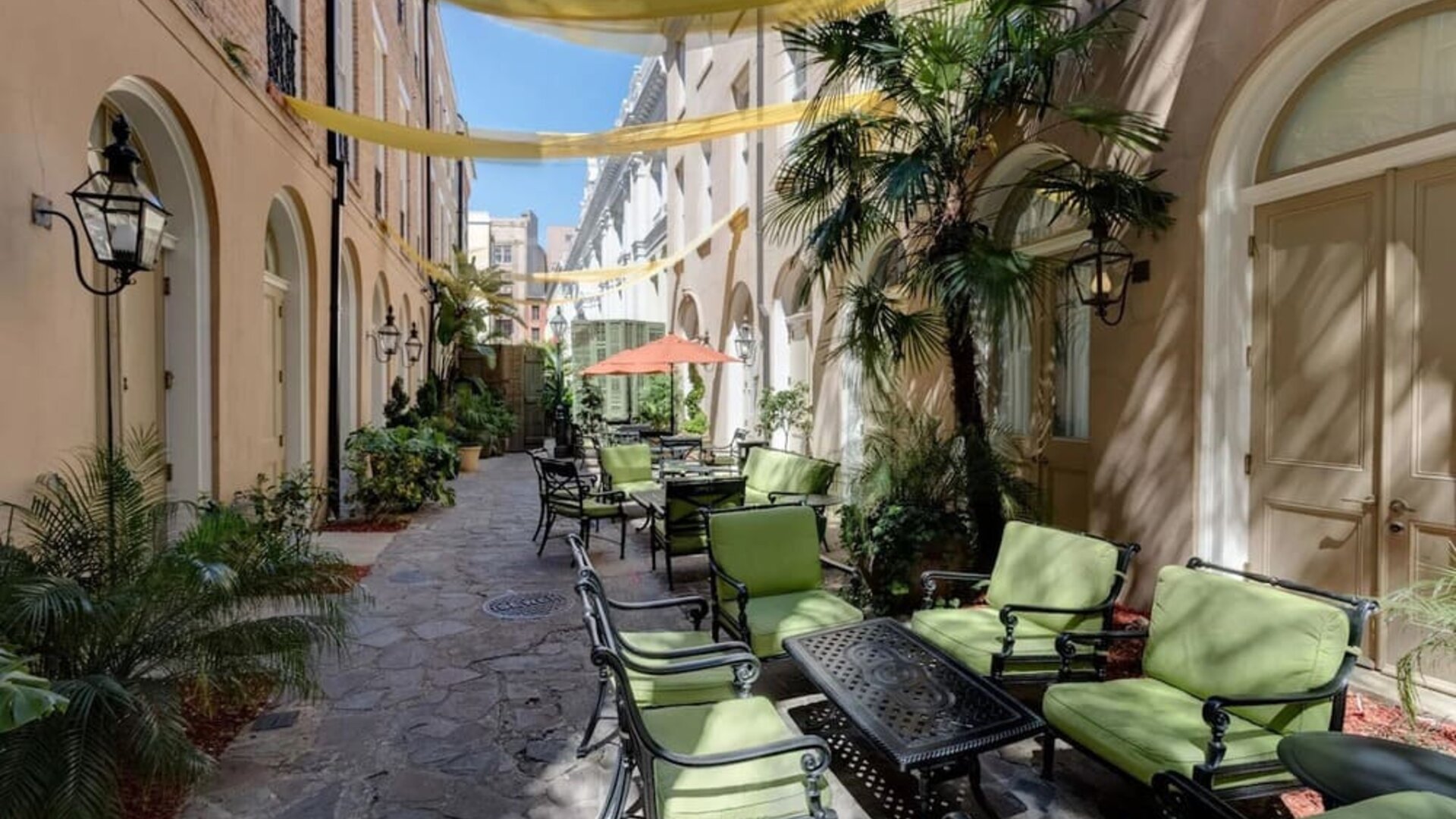 Outdoor garden at St James Hotel, An Ascend Hotel Collection Member.