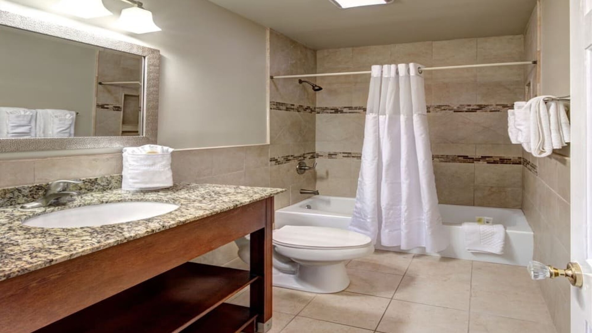 Guest bathroom with shower and tub at Hotel St. Pierre.
