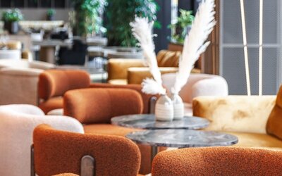 Bar and coworking area at Pullman Lyon.