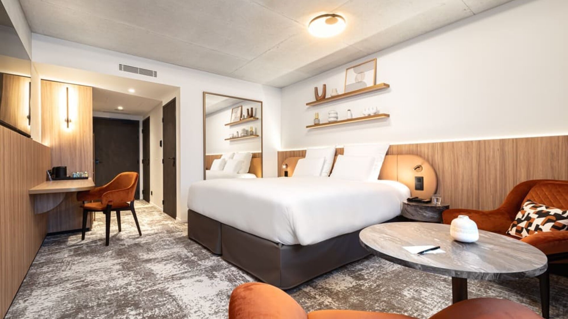 Spacious king suite at Pullman Lyon.