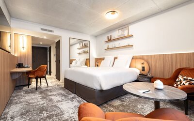Spacious king suite at Pullman Lyon.