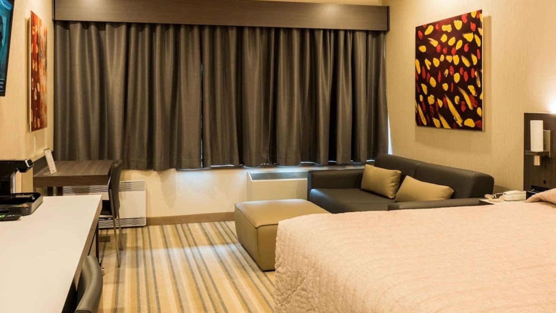 Day use room with living area and work desk at Le Chabrol Hotel Et Suites.