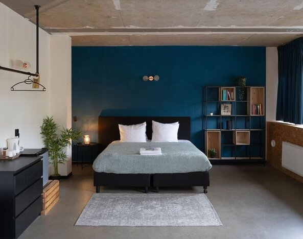 Romantic king room at Urban Hotel The Golden Stork.