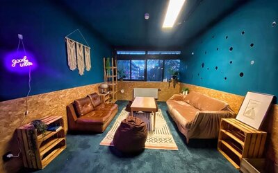 Lounge and coworking space at Urban Hotel The Golden Stork.