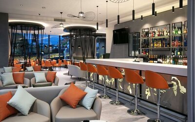 Hotel lounge at Spark By Hilton Luton.