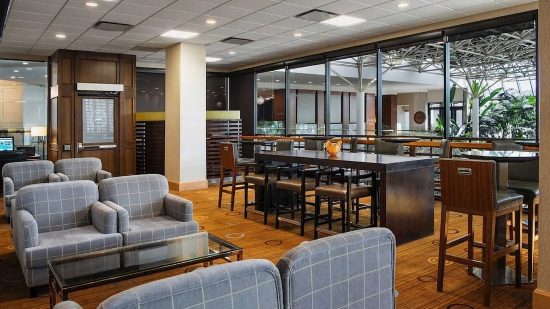 Comfortable lounge area perfect for co-working at Sheraton Hotel Newfoundland.