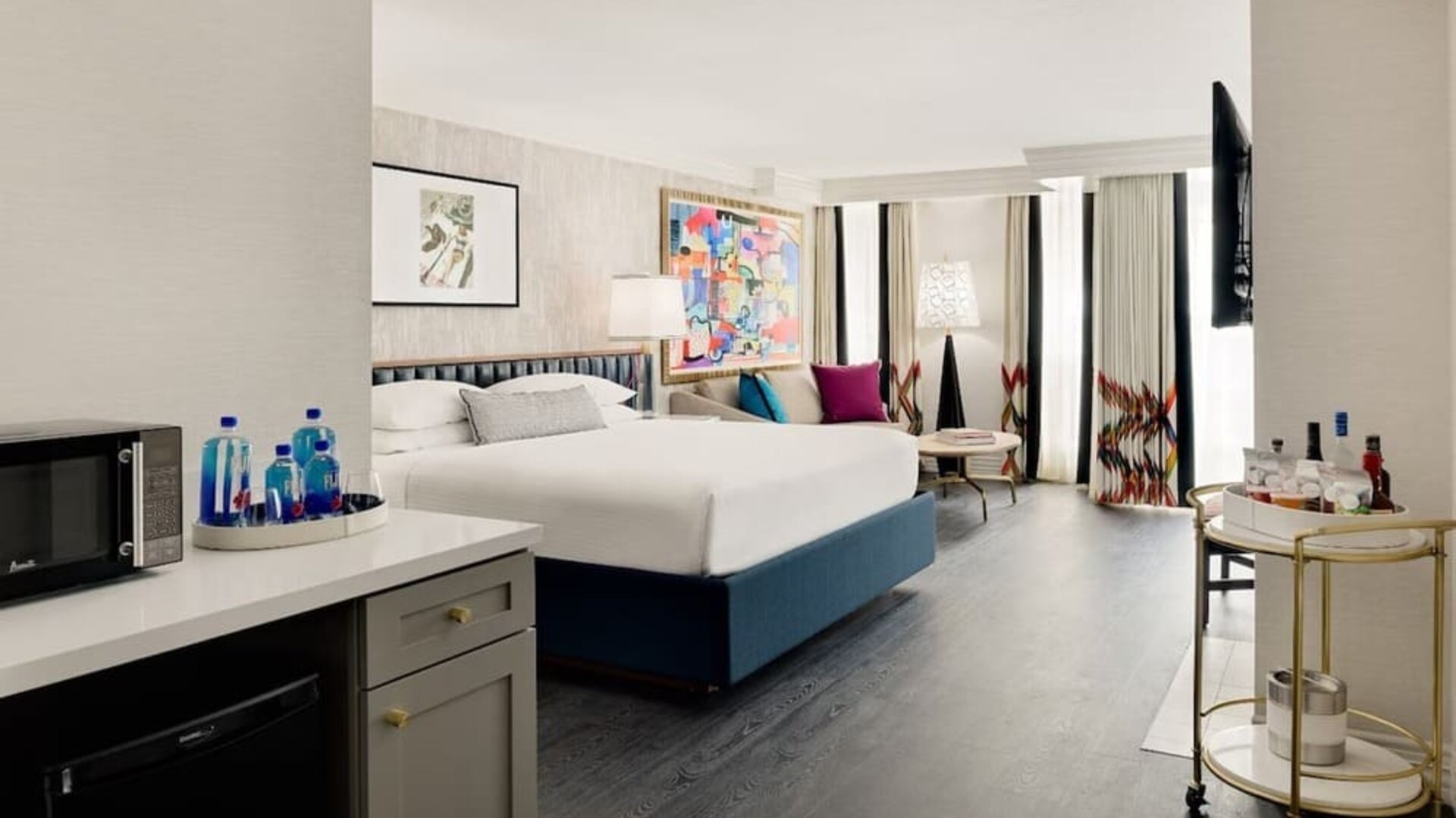 Day use room with sofa at Le Parc At Melrose.