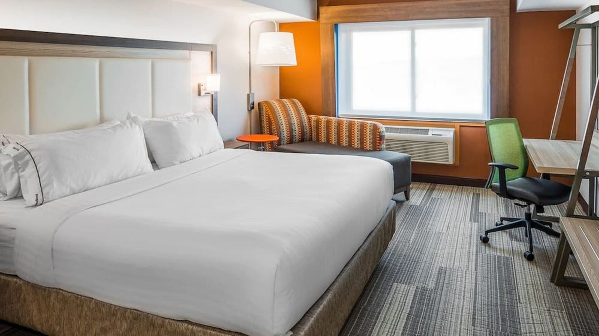 Day use room with natural light at Holiday Inn Express & Suites S Lake Buena Vista.