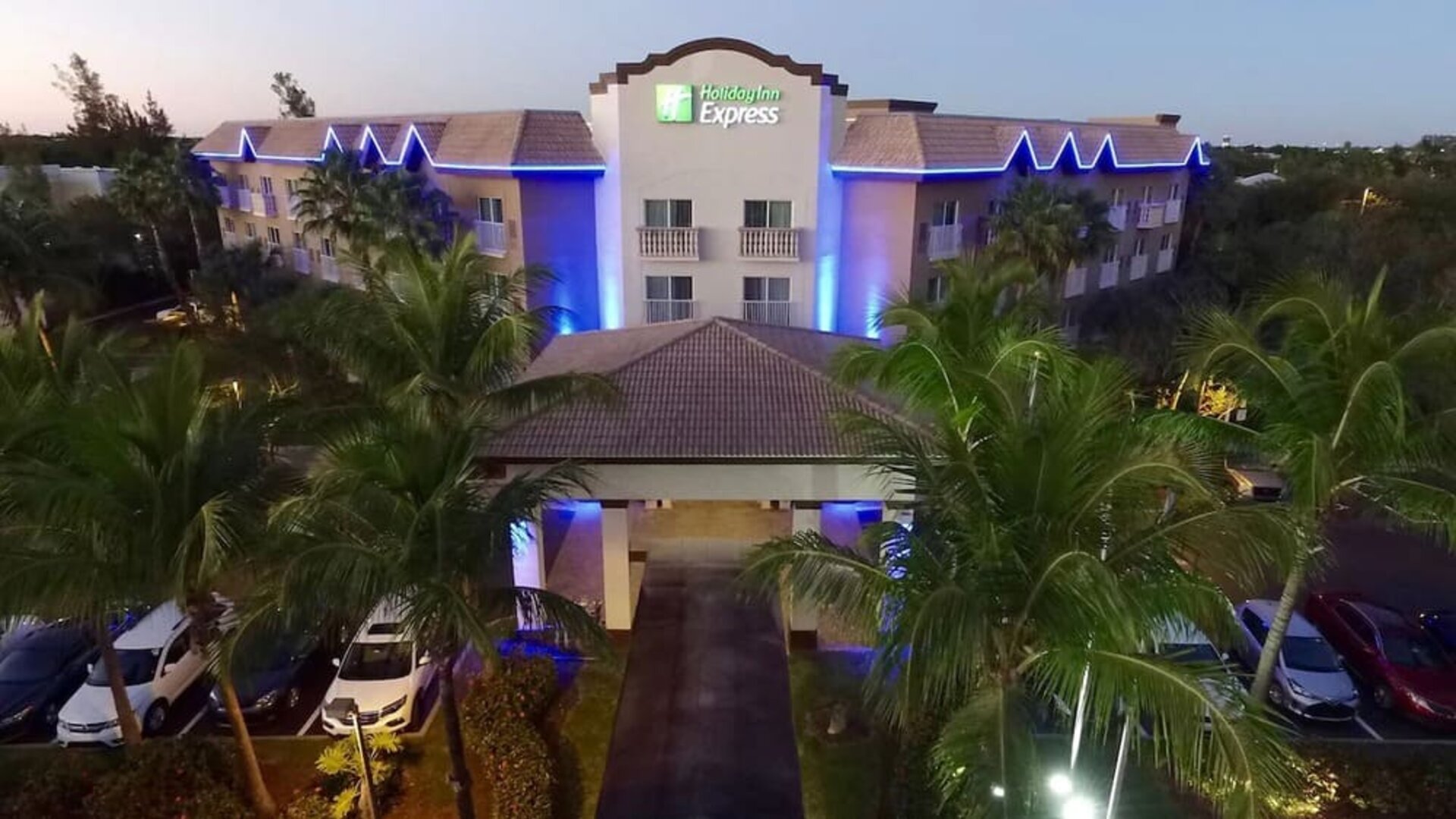 Hotel exterior at Holiday Inn Express & Suites Naples Downtown - 5th Avenue.