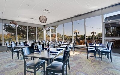 Dining area at Holiday Inn Peterborough-Waterfront.