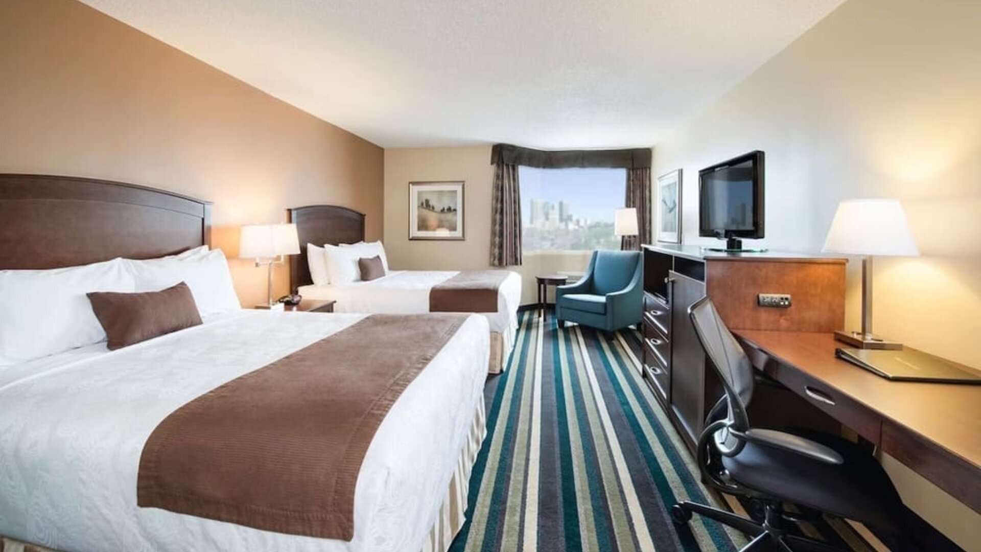 Day use twin room with work desk, TV and sofa at Best Western Plus Winnipeg Airport.