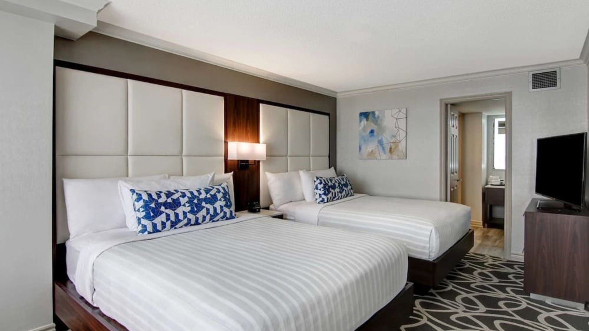 Day use twin room with TV at The Park Hotel London.