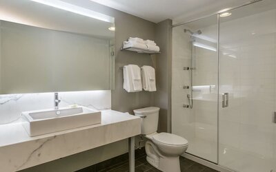 Guest bathroom with shower at Rodd Miramichi River.