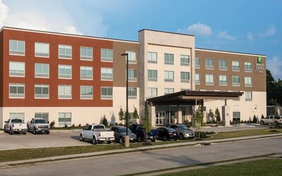Hotel exterior at Holiday Inn Express & Suites Ruston.