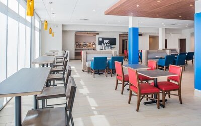 Dining area perfect for coworking at Holiday Inn Express & Suites Ruston.